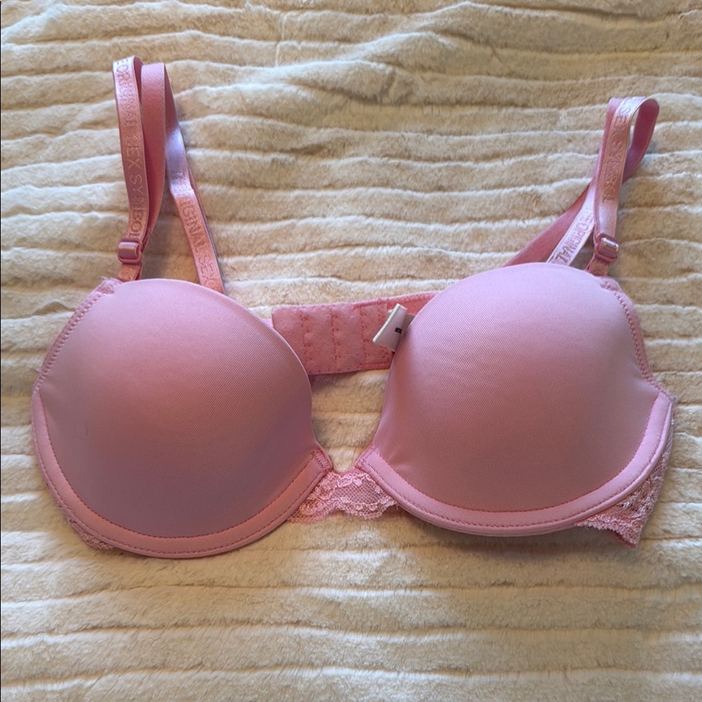 Frederick’s of Hollywood Original Sex Symbol Pink Bra- 32B